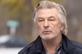 Alec Baldwin bị buộc tội ngộ sát, đối mặt 18 tháng tù giam