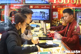 Giá vàng tăng gần 6 triệu/lượng sau nửa tháng: Nên mua vào hay bán ra?