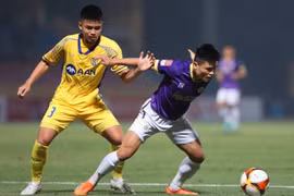 Tuấn Hải lập công, Hà Nội FC nhẹ nhàng đánh bại SLNA trên sân nhà