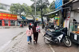 Sau phản ánh, vỉa hè được trả lại cho người đi bộ trên nhiều tuyến phố tại quận Đống Đa