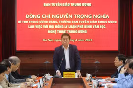 Xây dựng đội ngũ lý luận, phê bình VHNT sắc bén về chuyên môn, vững về bản lĩnh và nhạy bén với thực tiễn