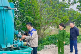 Phát hiện xe xả trộm chất thải ra môi trường trái quy định