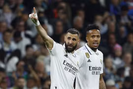 Benzema ghi bàn duy nhất, Real tiễn Liverpool rời Champions League