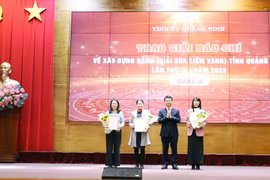 Trao Giải Báo chí về xây dựng Đảng tỉnh Quảng Ninh năm 2023