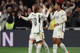 Thắng Villarreal 4-1, Real Madrid trở lại ngôi đầu bảng La Liga