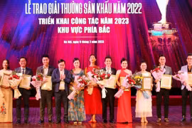 Sân khấu làm gì để vượt qua “cuộc khủng hoảng lớn”?