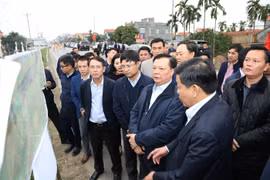 Bí thư Thành ủy Hà Nội thị sát tiến độ đường Vành đai 4 tại Đan Phượng và Hoài Đức