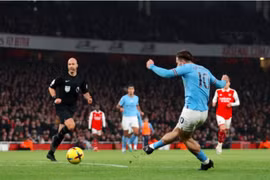 Đánh bại Arsenal 3-1, Man City lên ngôi đầu giải Ngoại hạng Anh