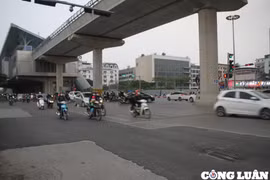 Hà Nội: Đường phố lồi lõm, rách nát những ngày đầu năm