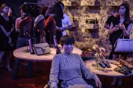 Nhờ Rose Blacpink, Lee Min-Ho, Hàn Quốc "đổ tiền" cho hàng xa xỉ