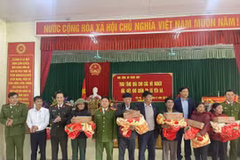 Báo Công an nhân dân thăm, tặng quà Tết đồng bào dân tộc thiểu số biên giới tỉnh Hà Giang
