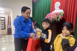 Tuổi trẻ Thừa Thiên Huế góp sức để trẻ em được vui xuân, người già được ấm Tết