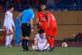 Nguyễn Hoàng Đức chấn thương nặng trong trận thắng của Viettel FC