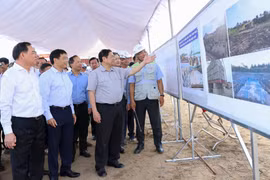 Thủ tướng: Không để kéo dài khâu giải phóng mặt bằng, nếu kéo dài sẽ dẫn tới đội giá
