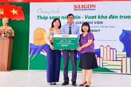 Báo Sài Gòn giải phóng bàn giao thư viện và trao học bổng cho Trường THPT Đoàn Văn Tố