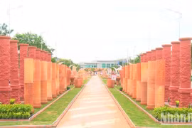 Vĩnh Long khai mạc "Con đường nghệ thuật gốm đỏ"