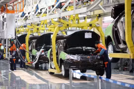 Sản xuất, nhập khẩu và tiêu dùng ô tô suy giảm mạnh