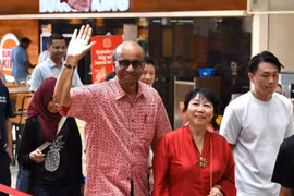 Ông Tharman Shanmugaratnam cảm ơn người dân Singapore sau khi được bầu làm Tổng thống