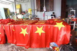Ghé thăm nghệ nhân làm lá cờ kỷ lục 54 mét vuông trên đỉnh Lũng Cú, Hà Giang