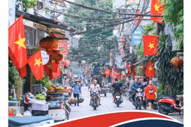 Bay trên đôi cánh của nhân dân