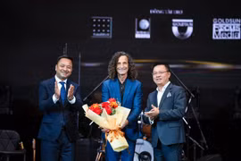 “Kenny G Live in Vietnam”: Dành tặng khán giả một đêm nhạc đầy cảm xúc