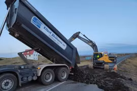 Iceland che chắn nhà máy địa nhiệt trước nguy cơ núi lửa phun trào