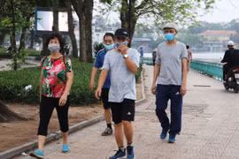 Hà Nội bắt buộc đeo khẩu trang phòng COVID-19 nơi công cộng
