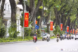 Hà Nội: Đường phố rực rỡ mừng 48 năm ngày Giải phóng miền Nam, thống nhất đất nước