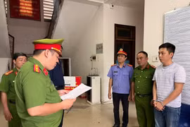 Bắt cán bộ tín dụng nhờ người quen thế chấp nhà "vay hộ" gần 5 tỷ đồng để tiêu xài