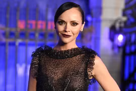 Christina Ricci suýt bị kiện vì từ chối đóng cảnh nóng