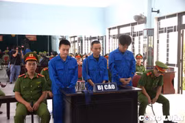 Đà Nẵng: Nhóm côn đồ đánh nữ nhân viên gác chắn tàu lãnh án hơn 8 năm tù
