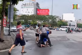 Khởi tố bị can 2 đối tượng hành hung phóng viên Đài Phát thanh và Truyền hình Hà Nội