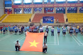 Gần 100 vận động viên tham gia Giải Bóng bàn Báo Điện Biên Phủ