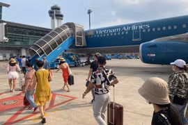 Đừng để du lịch Việt “thua trên sân nhà” vì vé máy bay!