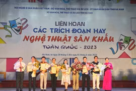 54 Huy chương Vàng và nhiều giải thưởng được trao tại Liên hoan sân khấu Hà Nam