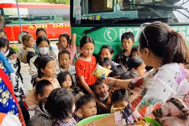 Những đứa trẻ vùng cao vượt nghìn cây số trong hành trình "Nam tiến" để gặp bố mẹ