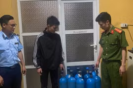 Hà Nội: Liên tiếp bắt giữ các trường hợp vận chuyển "khí cười" trái phép