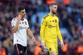 De Gea chấp nhận giảm lương để ở lại Man U