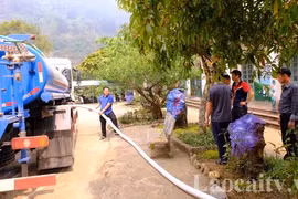 Xe cứu hỏa công an Lào Cai tiếp tế nước sạch cho trường học vùng cao 