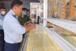 Kiên Giang phát hiện 2 doanh nghiệp kinh doanh trang sức nghi làm từ ngà voi