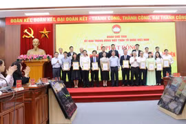Vinataba ủng hộ 500 triệu đồng, hỗ trợ làm nhà Đại đoàn kết cho người nghèo tỉnh Điện Biên