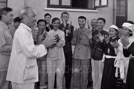 Bài 1: Món quà quý nhất với Bác Hồ