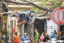 Hàng loạt trường hợp lấn chiếm vỉa hè bị xử lý sau lễ ra quân của Ban chỉ đạo 197 quận Tây Hồ