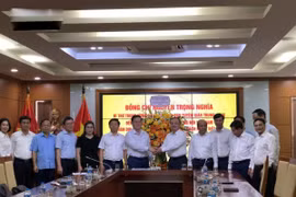 Trưởng Ban Tuyên giáo Trung ương Nguyễn Trọng Nghĩa chúc mừng các cơ quan báo chí và nhà báo lão thành