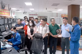 Lãnh đạo Hội Nhà báo Việt Nam và các cơ quan báo chí thăm, làm việc tại NMLD Dung Quất