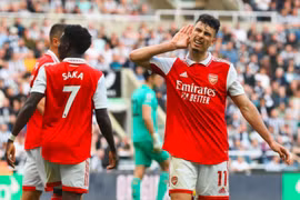 Odegaard tỏa sáng, Arsenal dễ dàng kiếm 3 điểm trước Newscastle