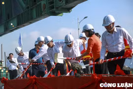Hà Nội: Hợp long cầu Vĩnh Tuy 2 vượt sông Hồng