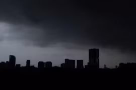 Bão Biparjoy tàn phá bờ biển Ấn Độ và Pakistan