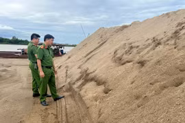 Quảng Bình: Điều tra Công ty TNHH Xây dựng Hoàng Phúc thuê người khai thác gần 2000m3 cát trái phép