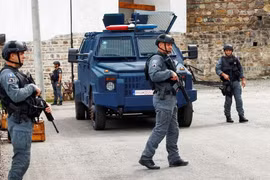 Serbia triển khai quân đội gần biên giới, Kosovo yêu cầu rút đi
